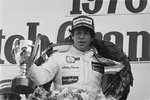 40px-Andretti_celebrating_at_1978_Dutch_Grand_Prix.jpg