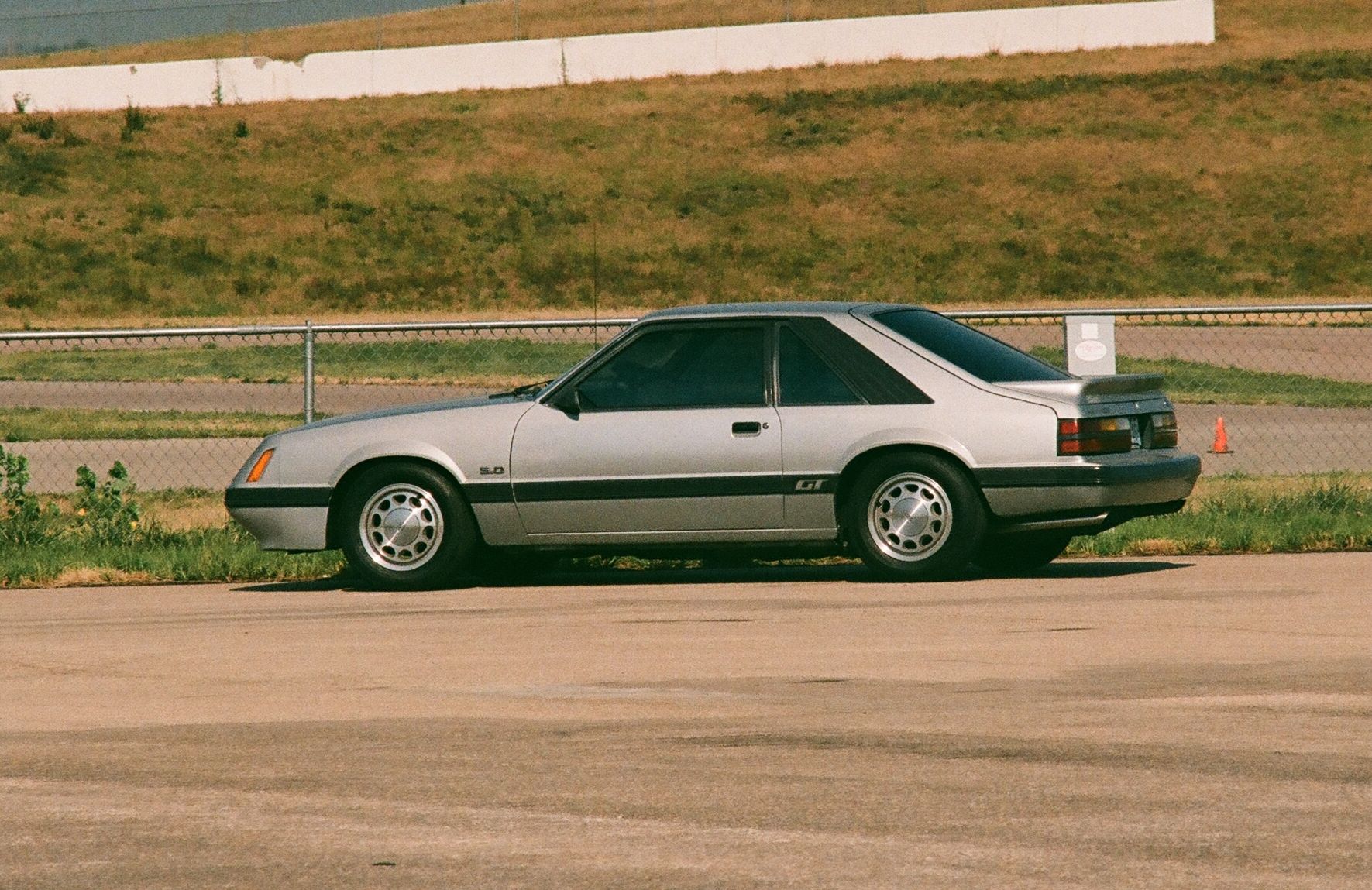 1985 Mustang
(1985 Mustang GT)